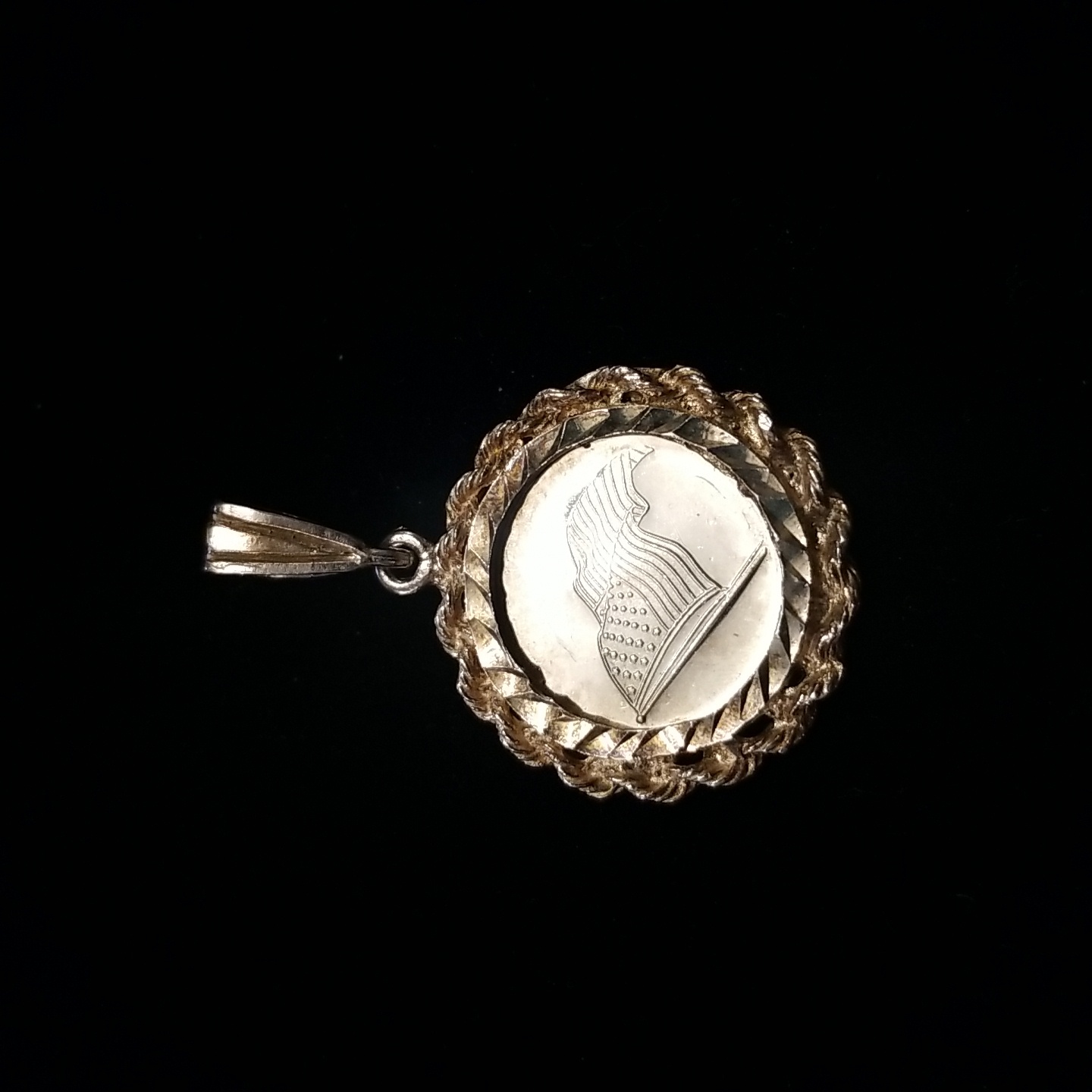 911 Rememberative Pendant